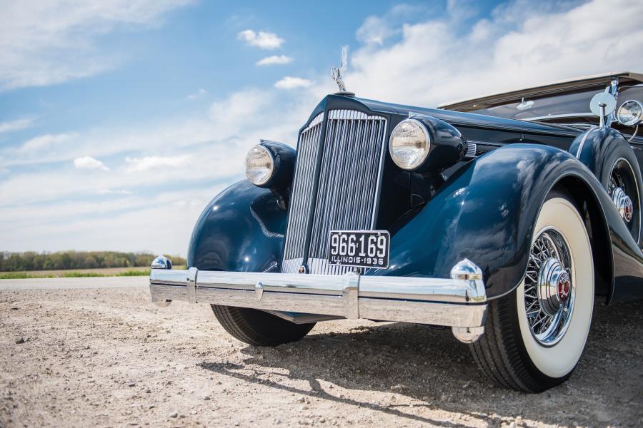 Детали экстерьера Packard Twelve Sport Phaeton 1936 года  (фото 30 из 35)